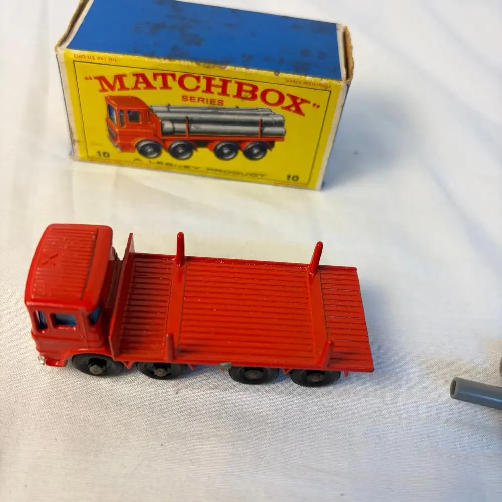VTG Lesney Matchbox #10 Pipe Truck with original box, loose pipes included 1960s